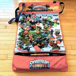 SKYLANDERS. Many figures. Games. Portal. Storage mat.